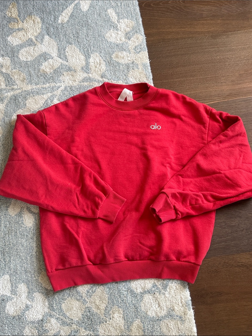 ALO Yoga Accolade Women's Crewneck Sweatshirt - Red